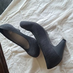 Betabrand Late to the Gate heels